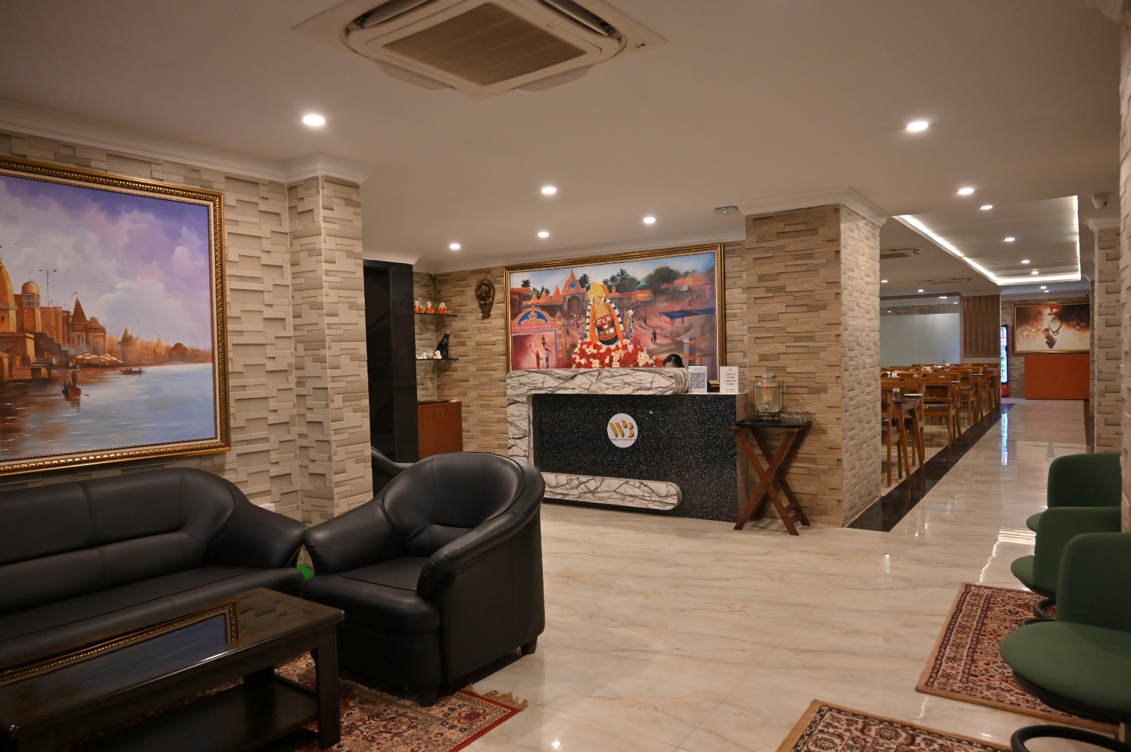 Wildberrys- Deluxe AC Room